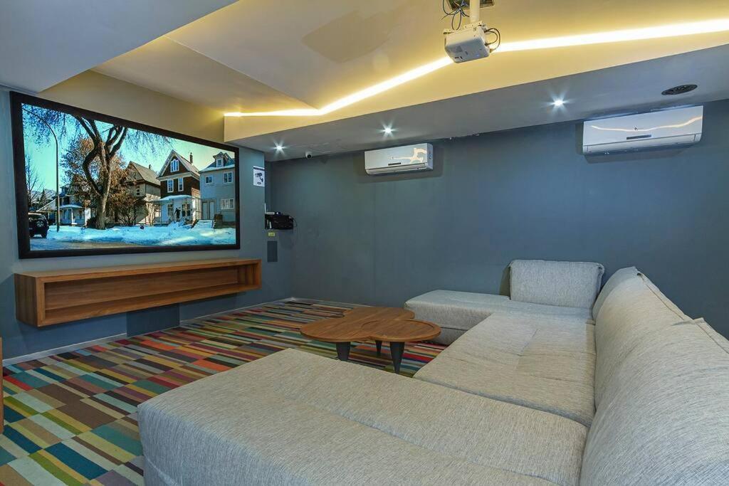 Colourful & 1 Bedroom In *